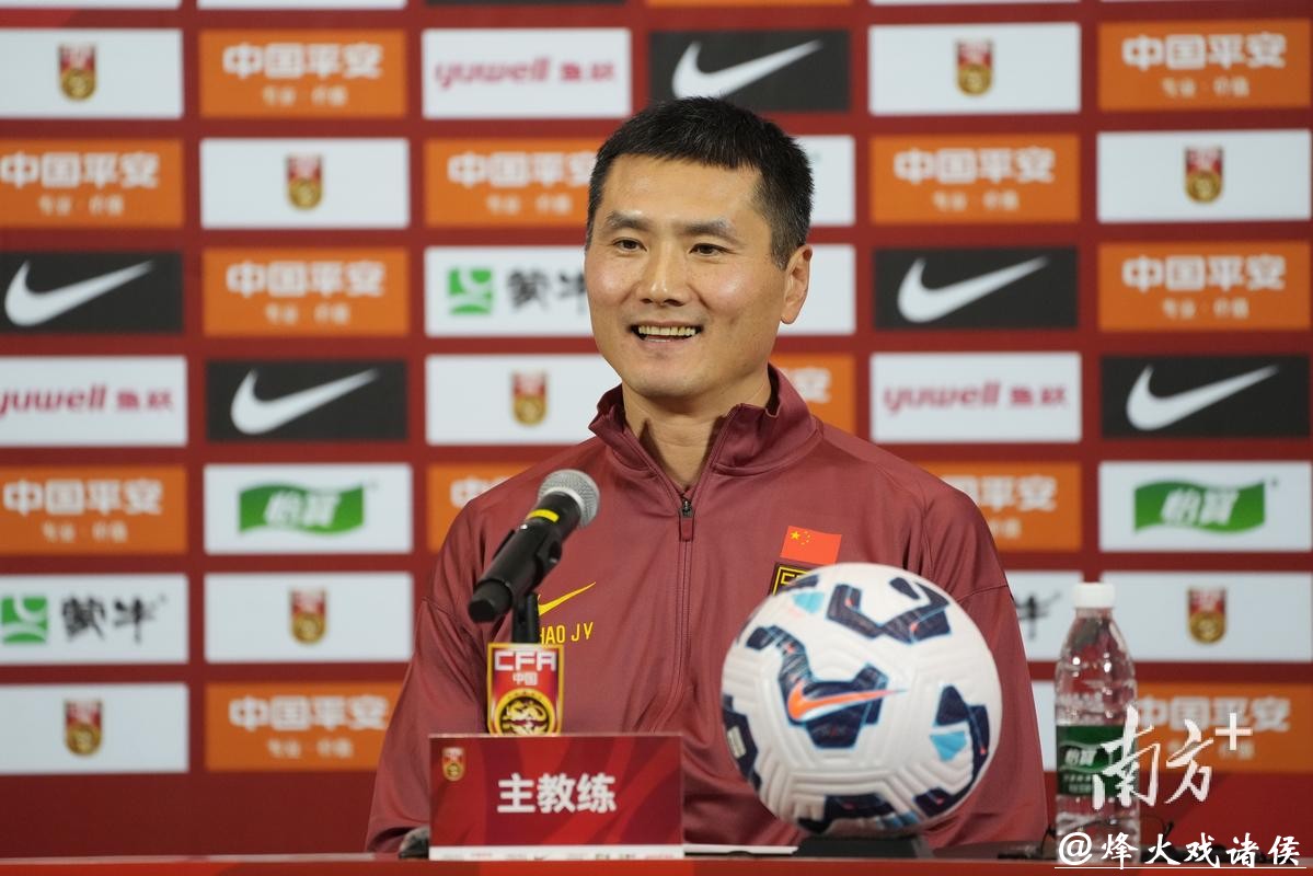 国足新主帅邵佳一亮相 首要任务是找回信心